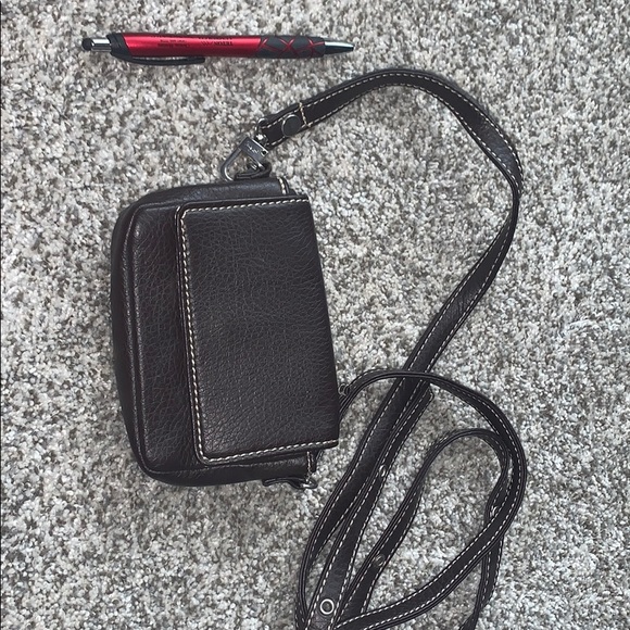 thirty-one Handbags - Thirty one small wallet crossbody GUC 🟪